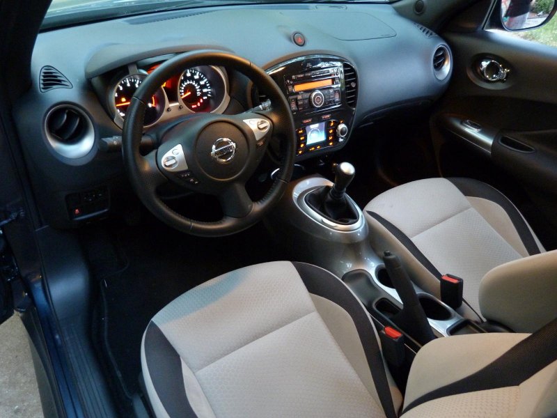 Nissan Juke 2011 салон