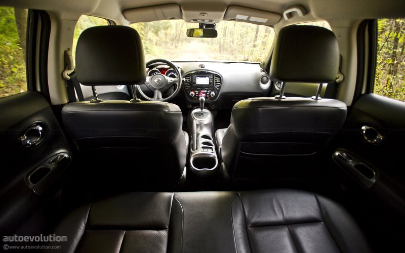 Nissan Juke салон задний