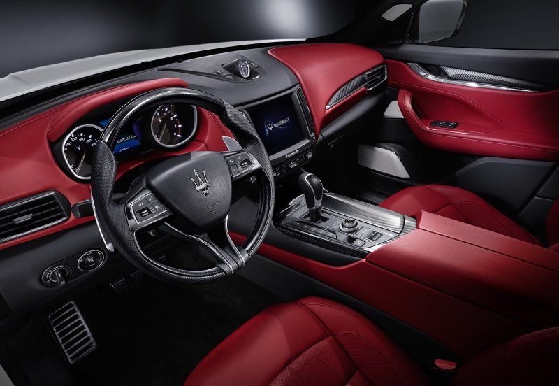 Maserati кроссовер Levante салон