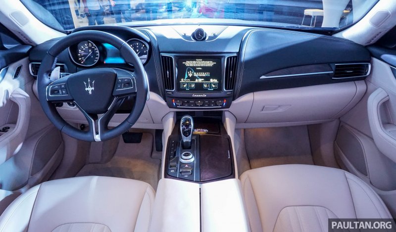 Maserati кроссовер Levante салон