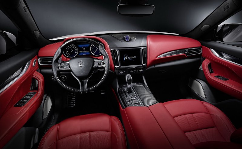 Maserati кроссовер Levante салон