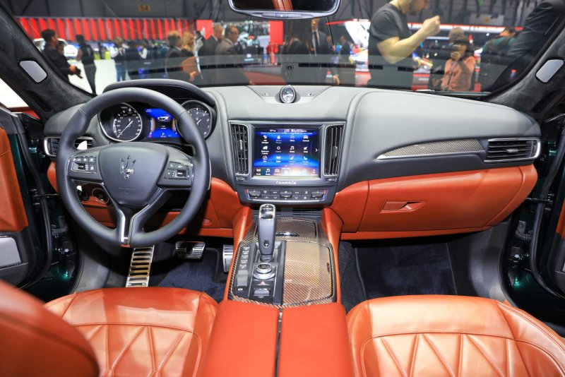 Maserati Levante 2021 салон