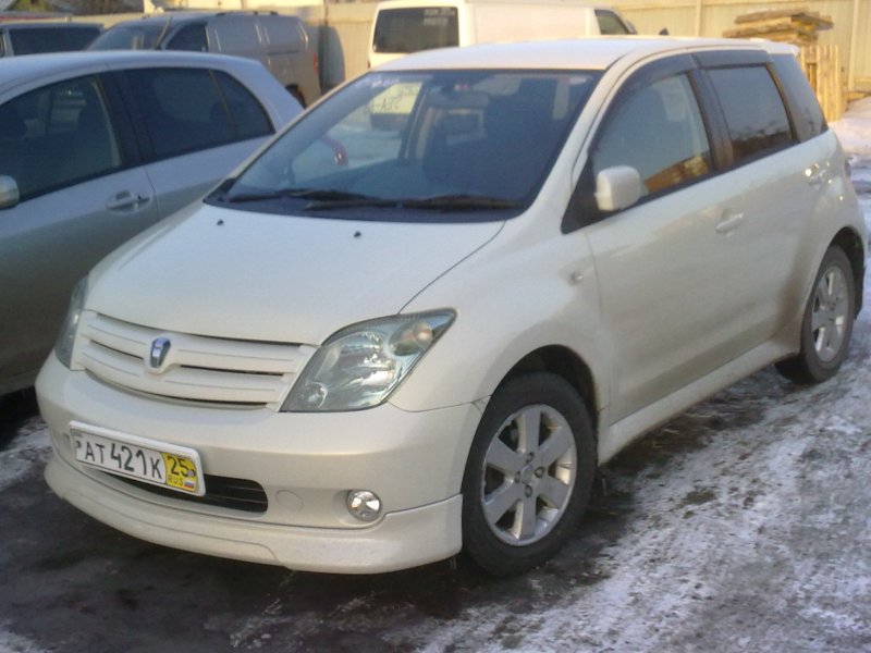 Тойота ist 2004 г.
