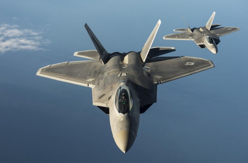 Стратегический бомбардировщик ту-160 белый лебедь