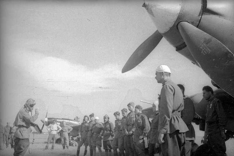 В воздухе советские ил-2 1943 год