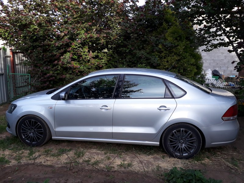 VW Polo sedan r16