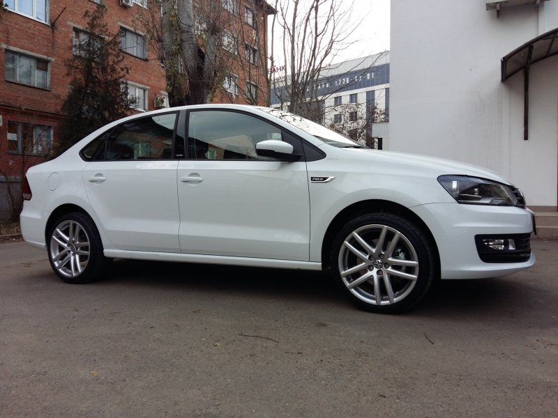 Polo sedan r17