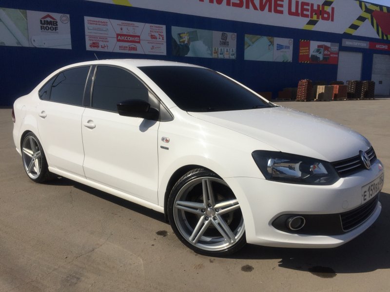 Polo sedan r18