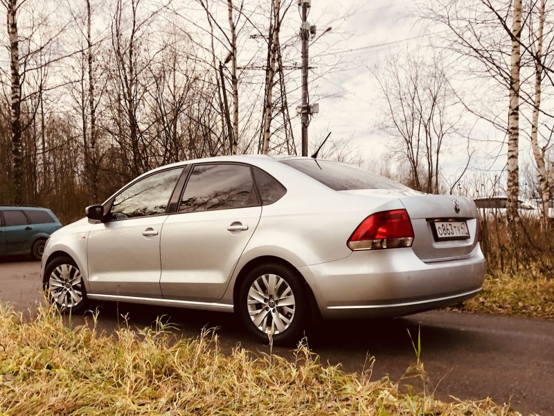 VW Polo sedan r15