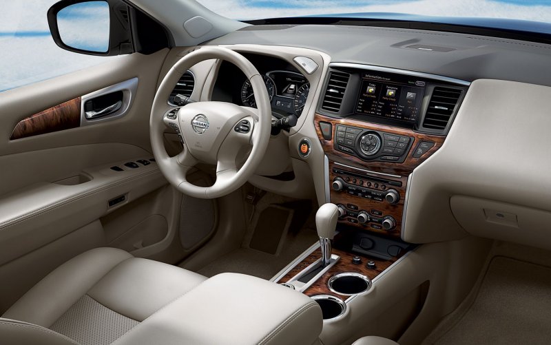 Nissan Pathfinder 2012 салон