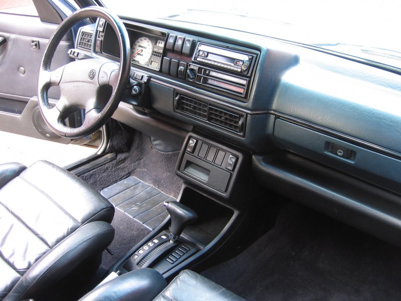 Volkswagen Golf 2 1991 салон автомат
