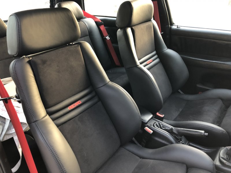 VW Golf GTI сиденья