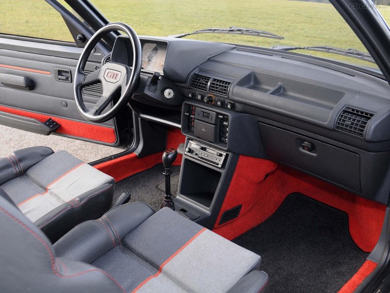 Peugeot 205 Interior