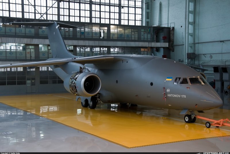 АН-178 транспортный самолёт