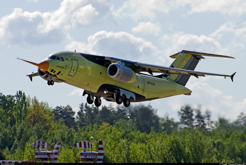 АН-178 транспортный самолёт кабина