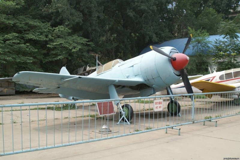 Ла-11 истребитель в Монино