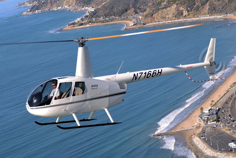 Четырехместный Robinson r44