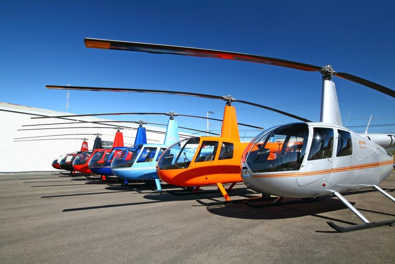 Четырехместный Robinson r44