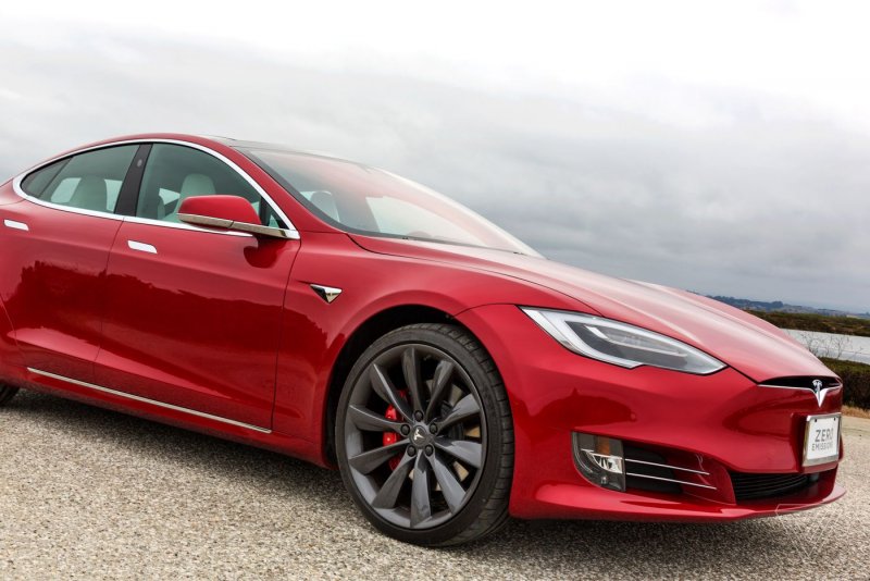 Тесла модель s p100d 2020