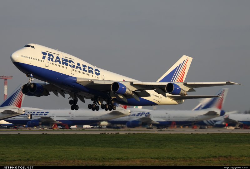 Салон Империал в 777 Боинге
