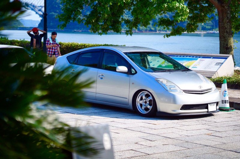 Toyota Prius 20 серый