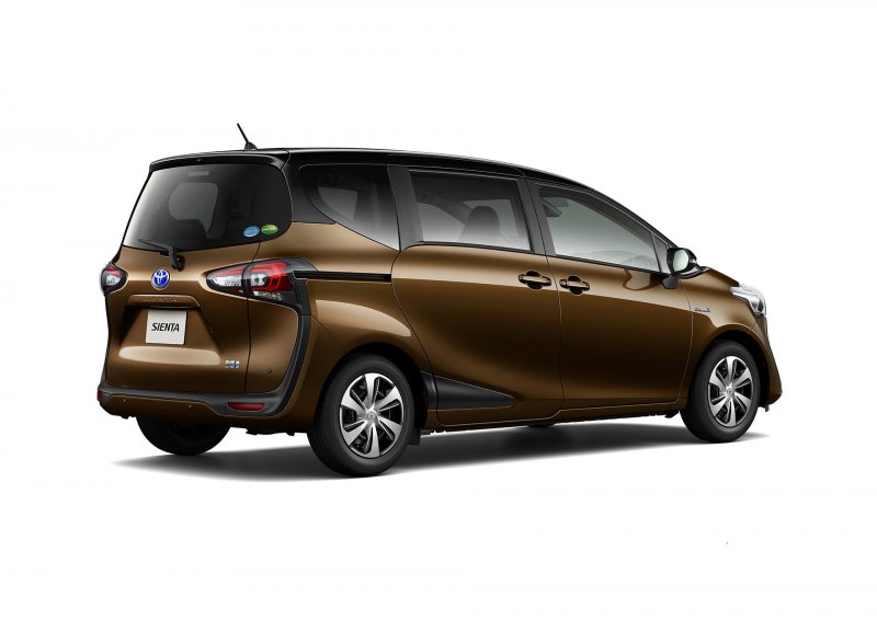 Toyota Sienta 2015 год