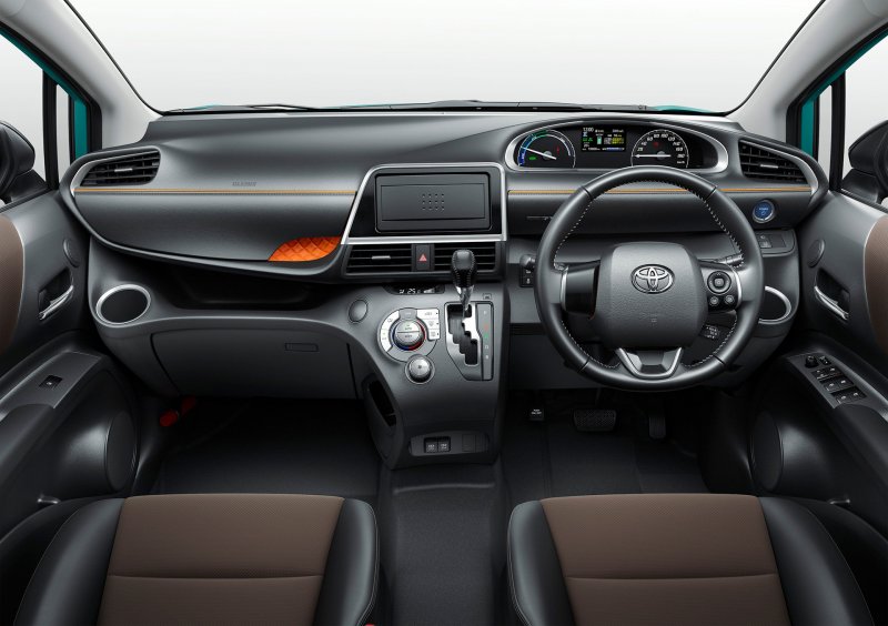 Toyota Sienta 2015 салон