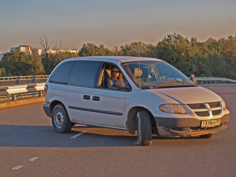 Dodge Caravan 2
