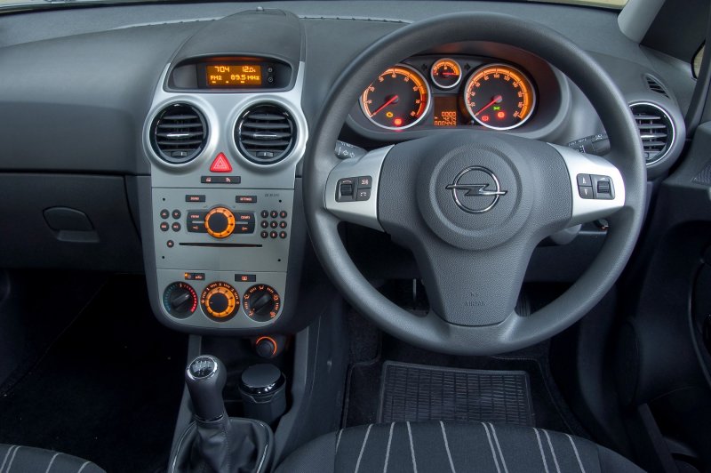Opel Corsa 2008 панель