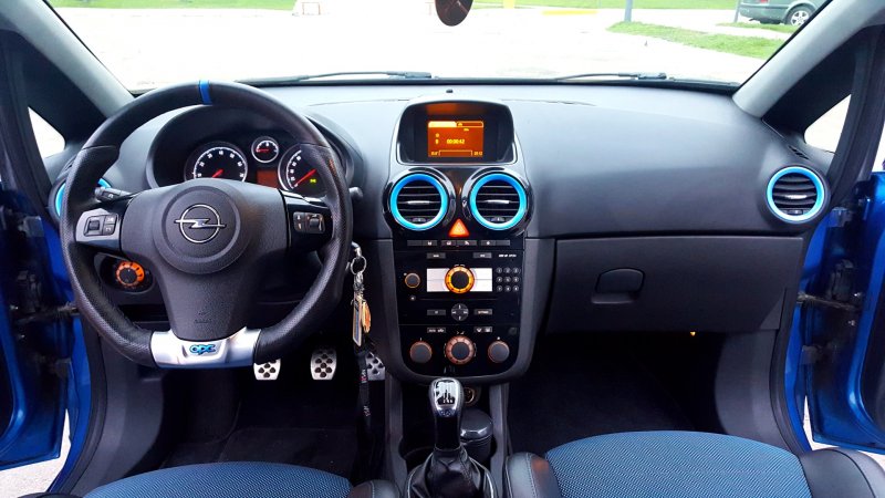 Opel Corsa OPC салон