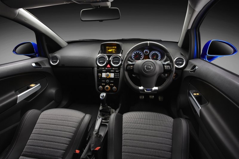 Opel Corsa 2010 интерьер