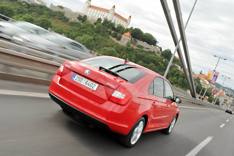 Skoda Rapid черная