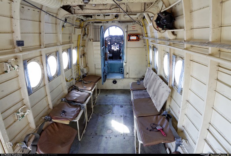 АН-2 пассажирский салон