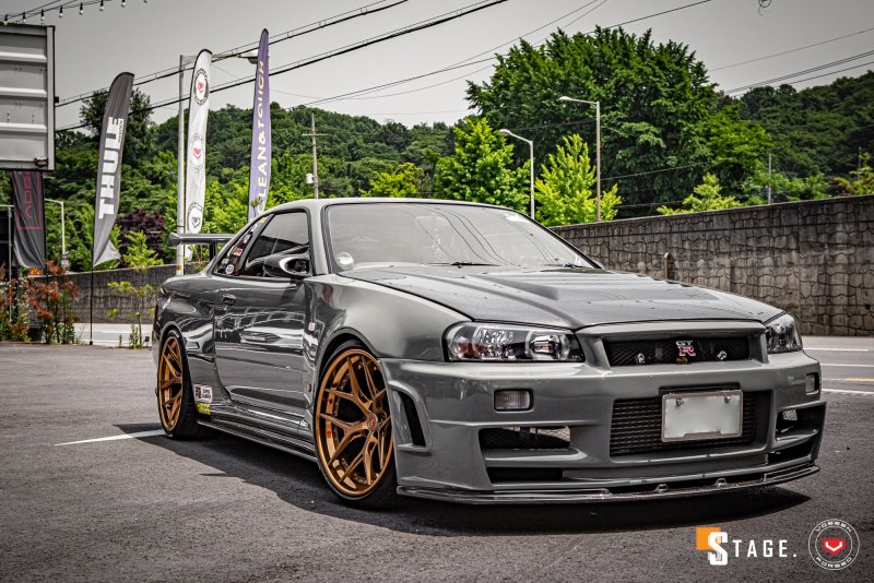 Nissan GTR r34 седан