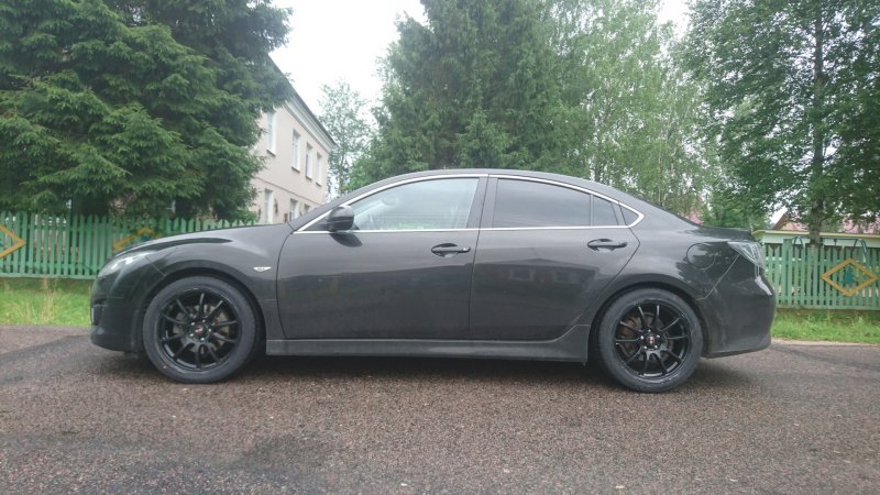 Mazda 6 GH на черных дисках
