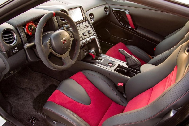 Nissan GTR r35 Nismo салон