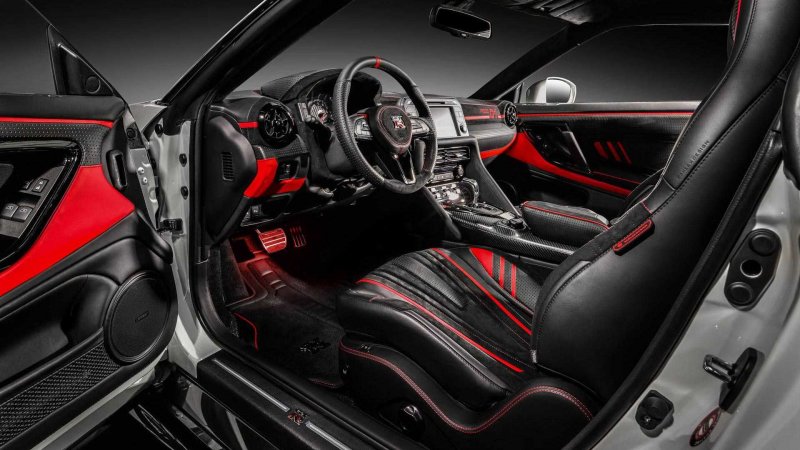 GTR r35 салон сзади