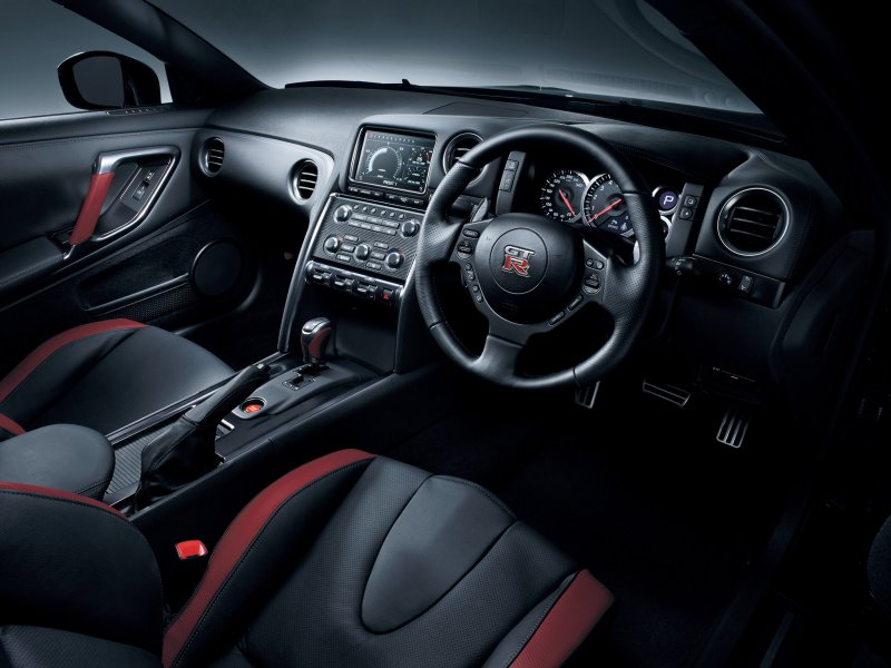 Nissan GTR Nismo салон