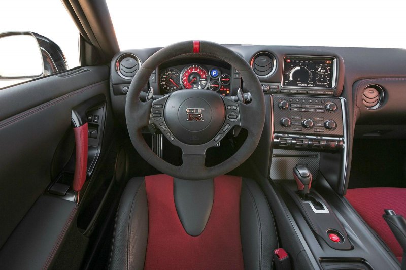 Nissan GTR 35 салон