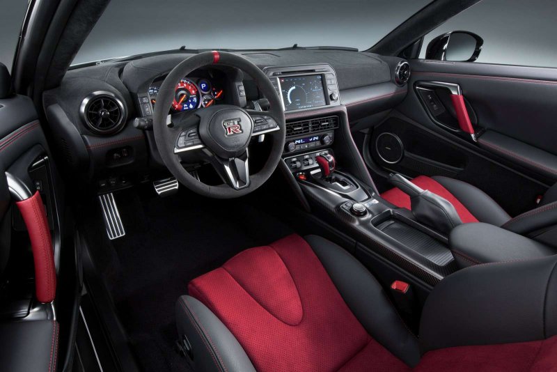 Nissan GTR Nismo салон