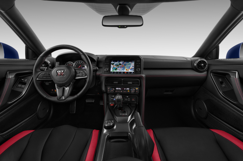 Nissan GTR Nismo 2020 салон