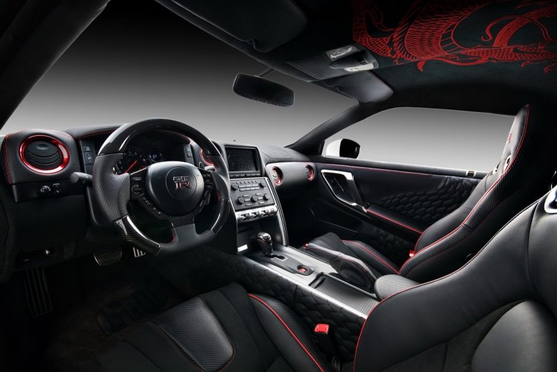 Nissan GTR Nismo салон