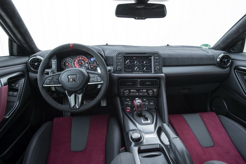 Nissan Skyline GTR 2017 салон