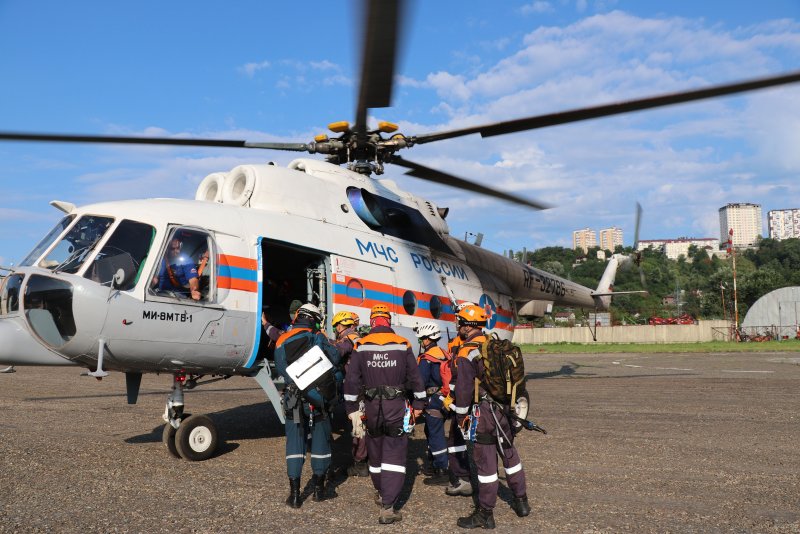 Спасательный вертолёт МЧС ми-8