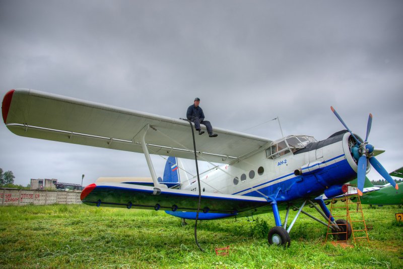 АН 2 дверь