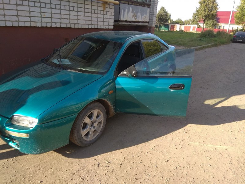 Битая Мазда 323ф