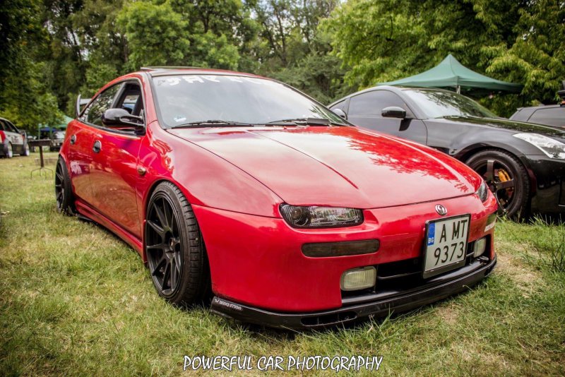 Mazda 323 v stance