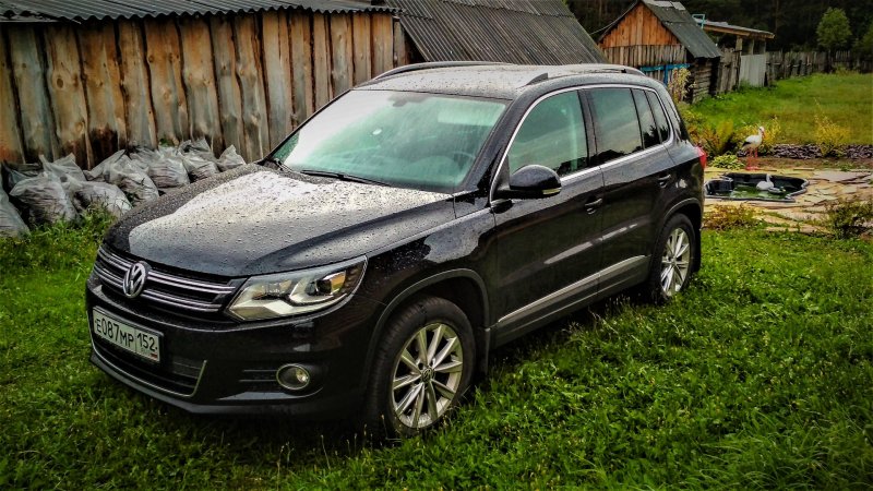 Volkswagen Tiguan черный 2010