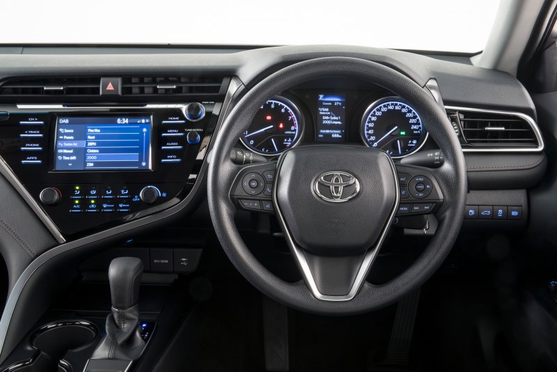 Toyota Camry 2018 панель приборов