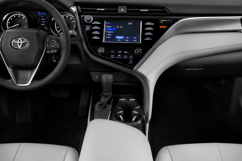 Toyota Camry 2018 салон